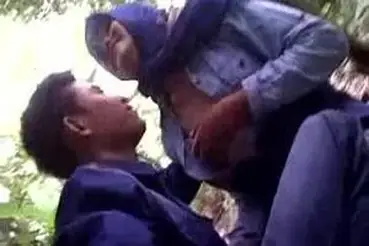 Ngentot Istri Teman Di Kebun poster